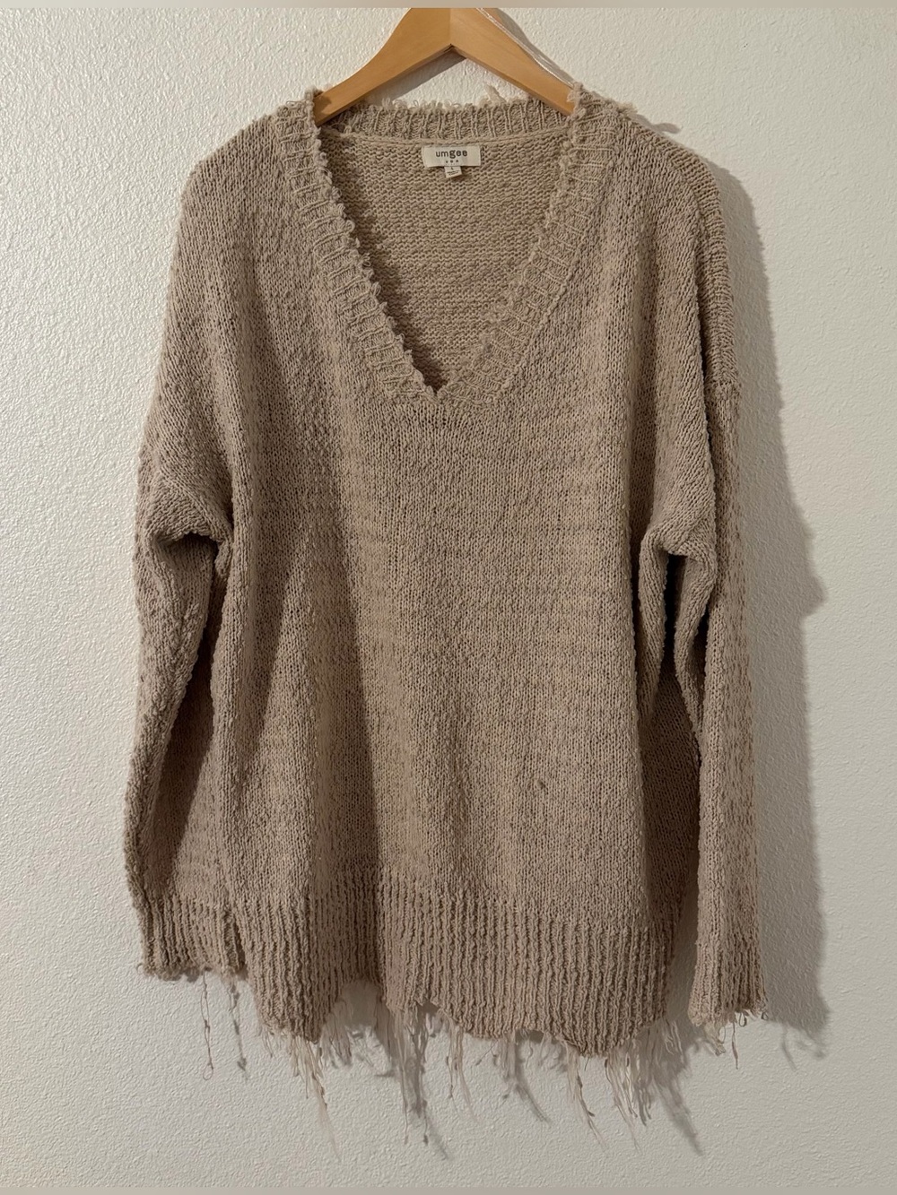 Umgee Sweater Women’s Large Beige Tattered Distressed Edge Knit Pullover